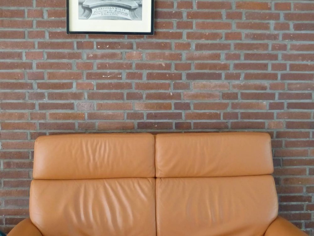 Couch im Foyer des Christian Wolff Hauses