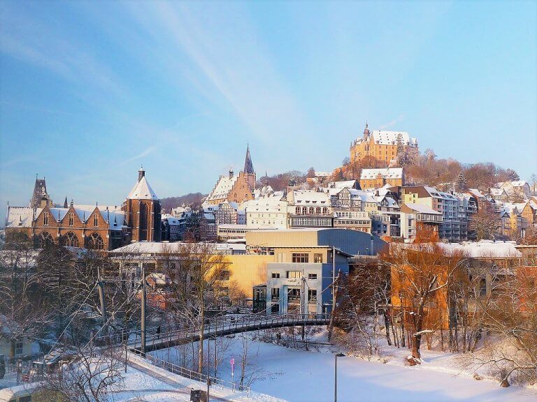 Blick auf das Marburger Schloss im Winter