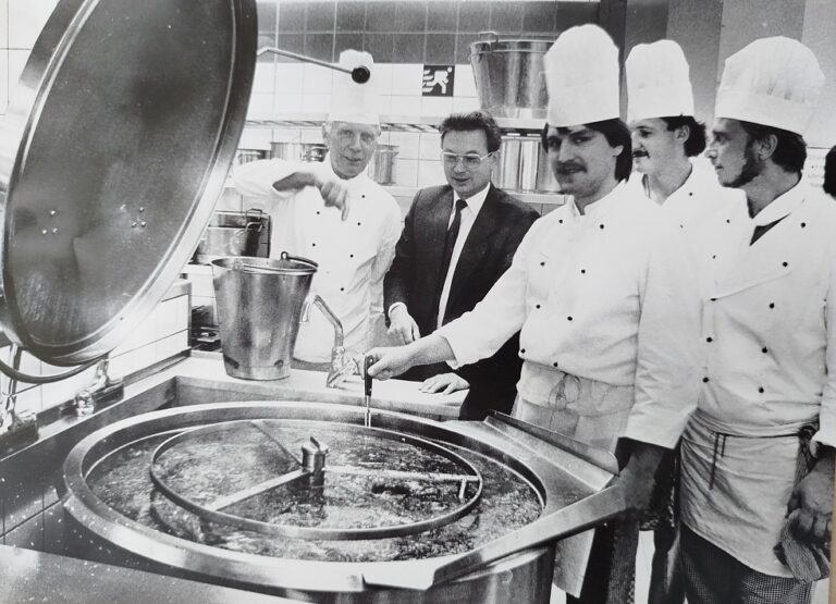 40 Jahre Mensa LAhnberge - Kopie 40 Jahre Mensa Lahnberge - Küche